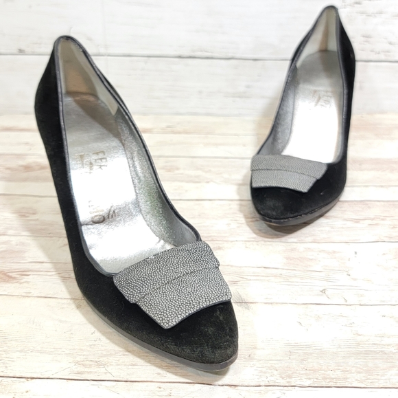 Salvatore Ferragamo black velvet and stingray pumps - Picture 13 of 13